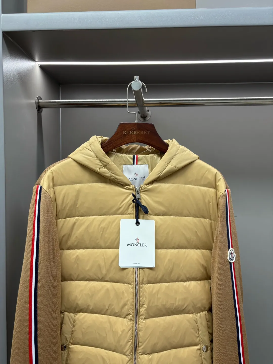 Moncler New Arrival 【 | 】 ， 【 ， 】 ▪️ ， ▪️ BUREEKKY ▪️ Kathleen Hickman ， ， 【 ， 】 ▫️ 800 ， ▫️ 5A ， Breathable ▫️ ， ， 【 ， 】 → ， ， → ， ， → ， → ， Sizes：M-XXXL ：Black Khaki